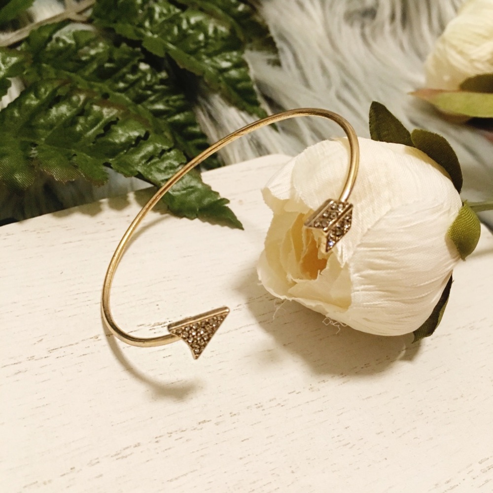 EXPRESS Arrow Cuff